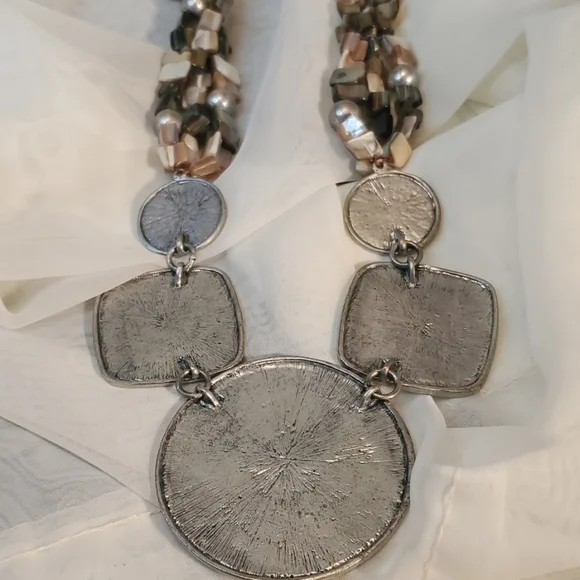 TRIBAL SILVER TONE ABALONE SHELL MEDALLION STATEMENT NECKLACE  22" - Picture 5 of 7